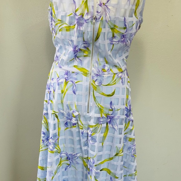 Light Blue Purple Floral Lily Sleeveless Dress - Picture 5 of 6